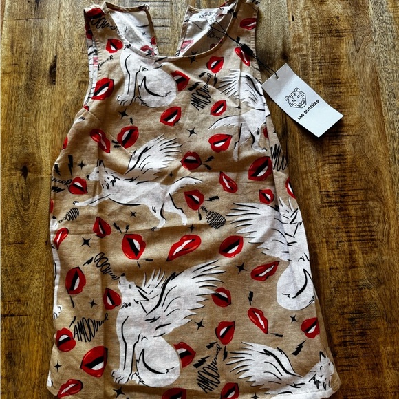 Las Surenas XS women’s tan tank top with lips and AMOUR wolf dog wings print NWT